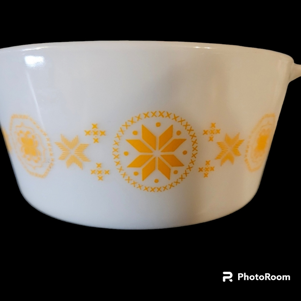 Pyrex 474 Town and Country caserole bowl